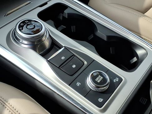 Used 2023 Ford Explorer XLT w/ Equipment Group 202A AWD/4WD image 19