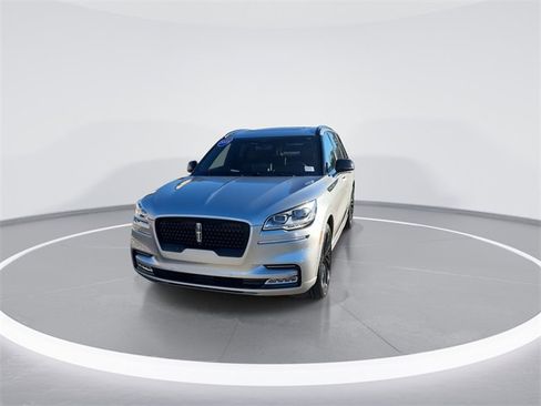 Used 2023 Lincoln Aviator Reserve w/ Equipment Group 201A image 2