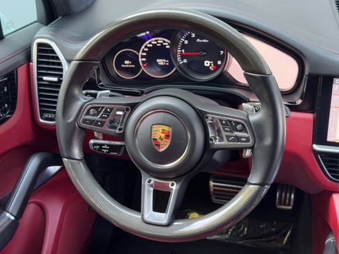 Used 2020 Porsche Cayenne Turbo image 22