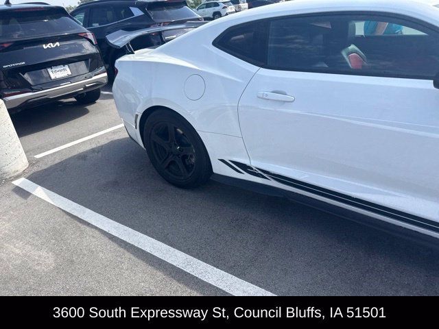 Used 2017 Chevrolet Camaro LT RWD image 9