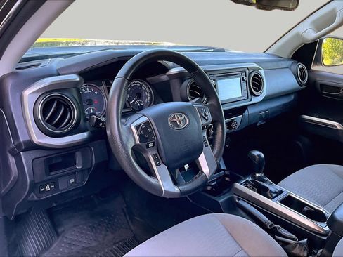 Used 2019 Toyota Tacoma SR5 AWD/4WD image 18