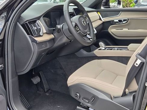 New 2026 Volvo XC90 B6 Plus w/ Protection Package Premier AWD/4WD image 13