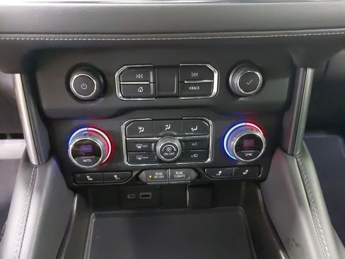 Used 2022 Chevrolet Tahoe LT w/ Luxury Package AWD/4WD image 22