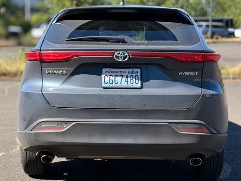 Used 2022 Toyota Venza LE AWD/4WD image 4