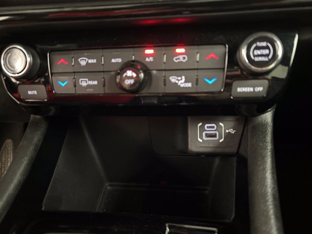 Used 2025 Jeep Compass Latitude w/ Convenience Group AWD/4WD image 18