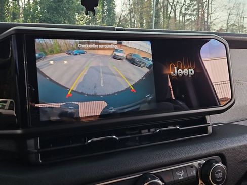 Used 2024 Jeep Wrangler Sport image 17