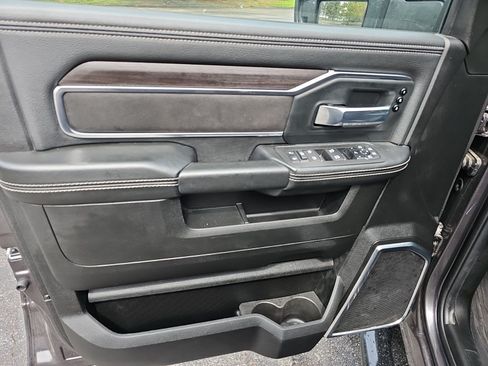 Used 2025 RAM 2500 Laramie AWD/4WD image 19