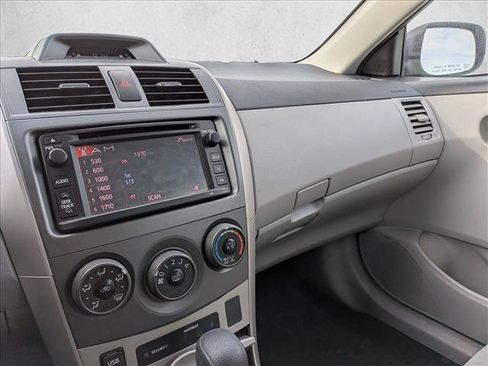 Used 2013 Toyota Corolla LE image 12