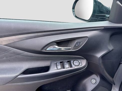 Used 2025 Buick Envista Sport Touring w/ Convenience II Package FWD image 9