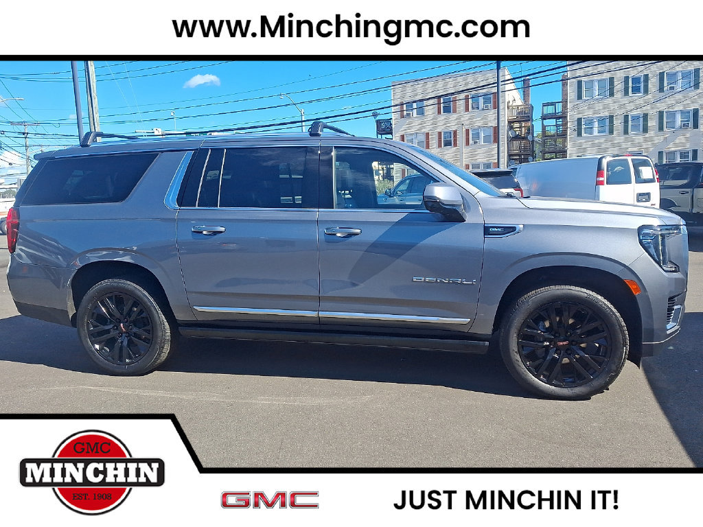 Used 2022 GMC Yukon XL Denali w/ Denali Premium Package AWD/4WD image 7