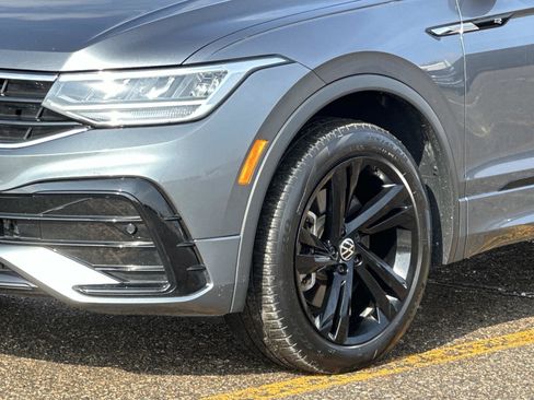 Used 2023 Volkswagen Tiguan SE R-Line image 8