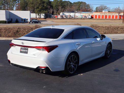 Used 2019 Toyota Avalon XSE image 11