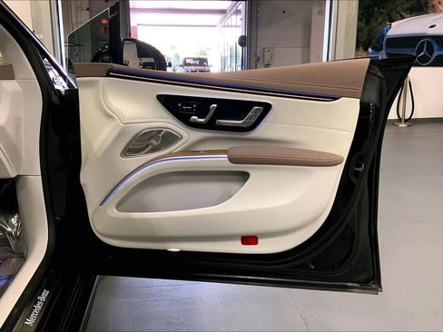 Certified 2023 Mercedes-Benz EQS 580 4MATIC Sedan image 21