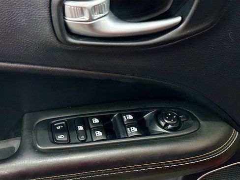 Used 2018 Jeep Compass Latitude w/ Cold Weather Group image 18