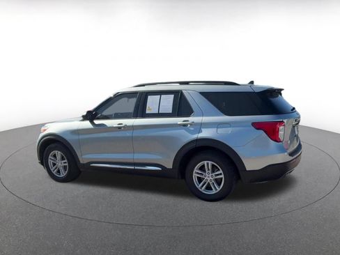 Used 2024 Ford Explorer XLT w/ Equipment Group 202A RWD image 8