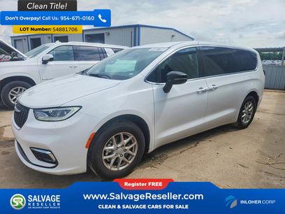 Used 2026 Chrysler Pacifica Select