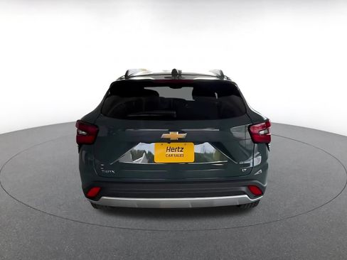 Used 2025 Chevrolet Trax LT FWD image 12
