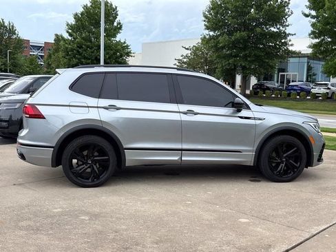 Used 2023 Volkswagen Tiguan SE R-Line FWD image 2