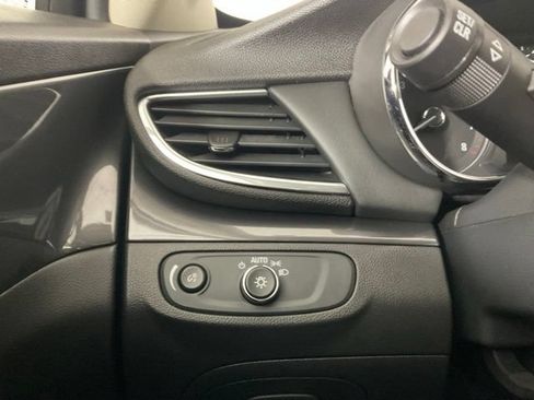 Used 2021 Buick Encore Preferred FWD image 17