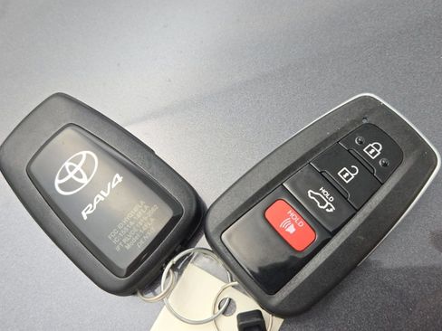 Certified 2025 Toyota RAV4 XLE w/ Convenience Package FWD image 30