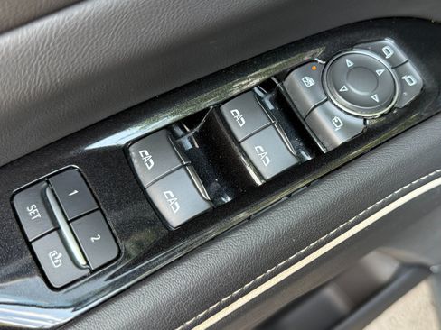Used 2024 Cadillac Escalade Premium Luxury AWD/4WD image 59