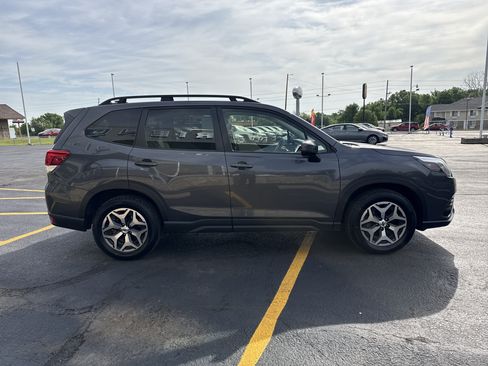 Used 2023 Subaru Forester Premium AWD/4WD image 4