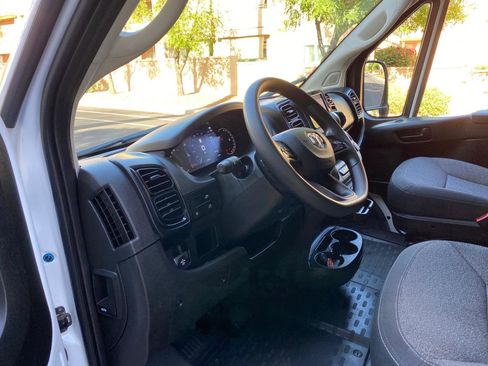Used 2025 RAM ProMaster 2500 w/ U-Haul Equipment Group FWD image 33