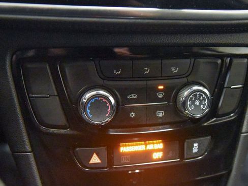 Used 2021 Buick Encore Preferred image 17