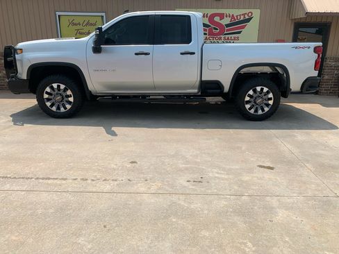 Used 2022 Chevrolet Silverado 2500 Custom w/ Custom Value Package AWD/4WD image 5