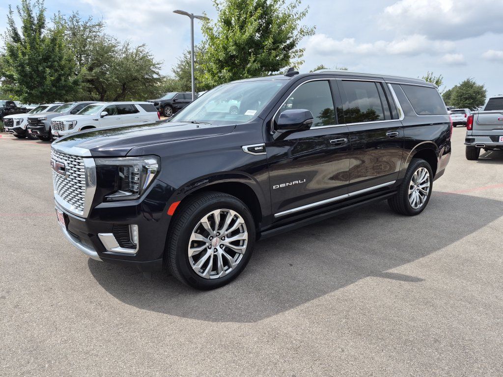 Used 2023 GMC Yukon XL Denali AWD/4WD image 3
