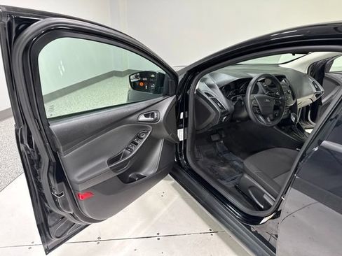 Used 2018 Ford Focus SE FWD image 7