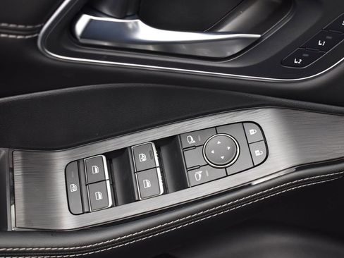 Used 2025 Nissan Rogue Platinum w/ Tech Package image 19