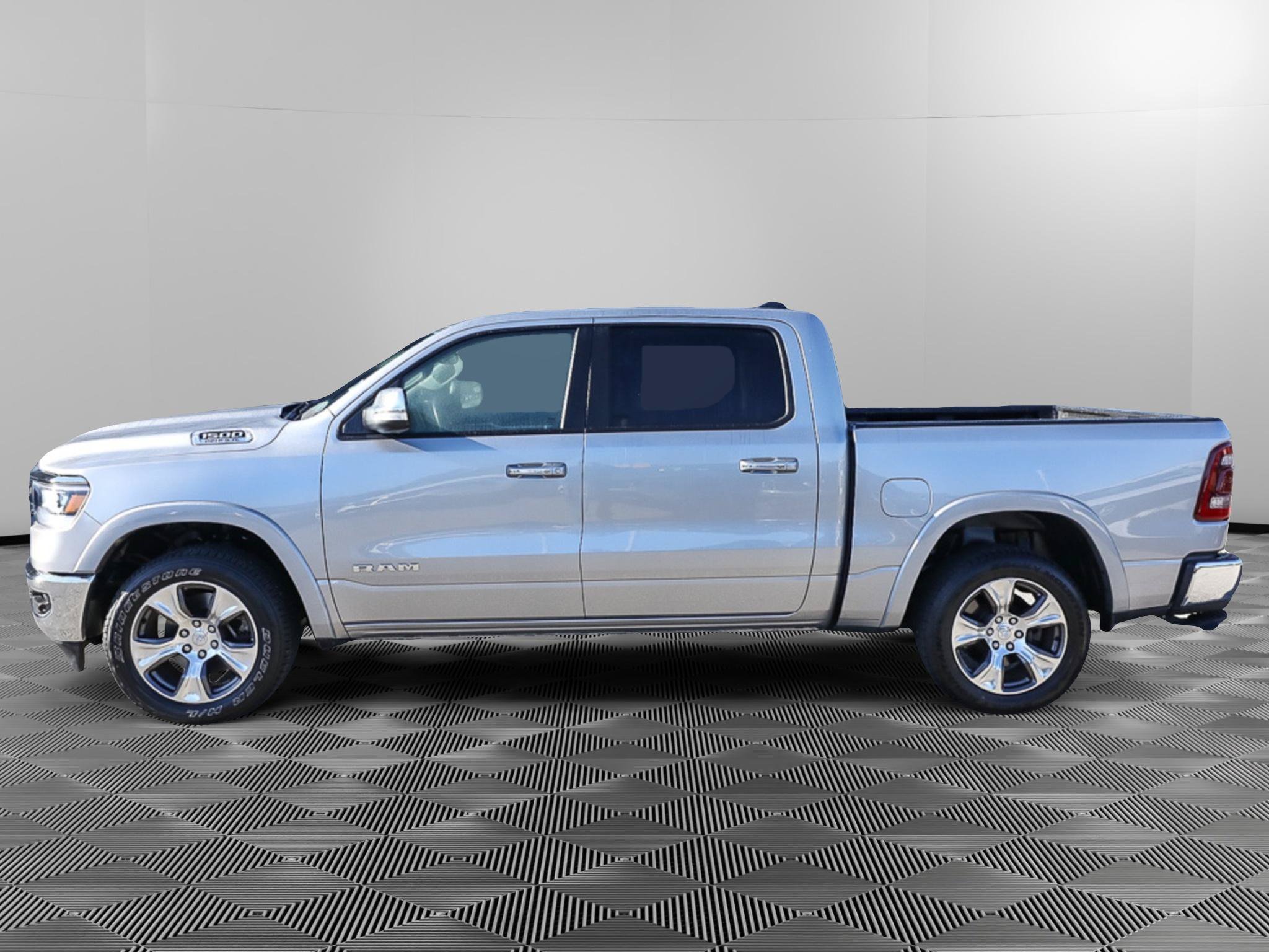 Used 2022 RAM 1500 Laramie AWD/4WD image 3