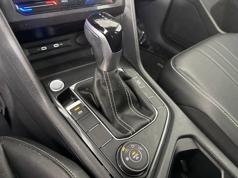 Used 2023 Volkswagen Tiguan SE w/ Panoramic Sunroof Package AWD/4WD image 18