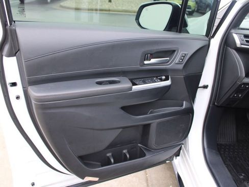 Used 2025 Toyota Sienna Platinum image 20