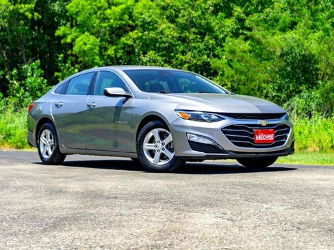 Used 2023 Chevrolet Malibu LT FWD image 2