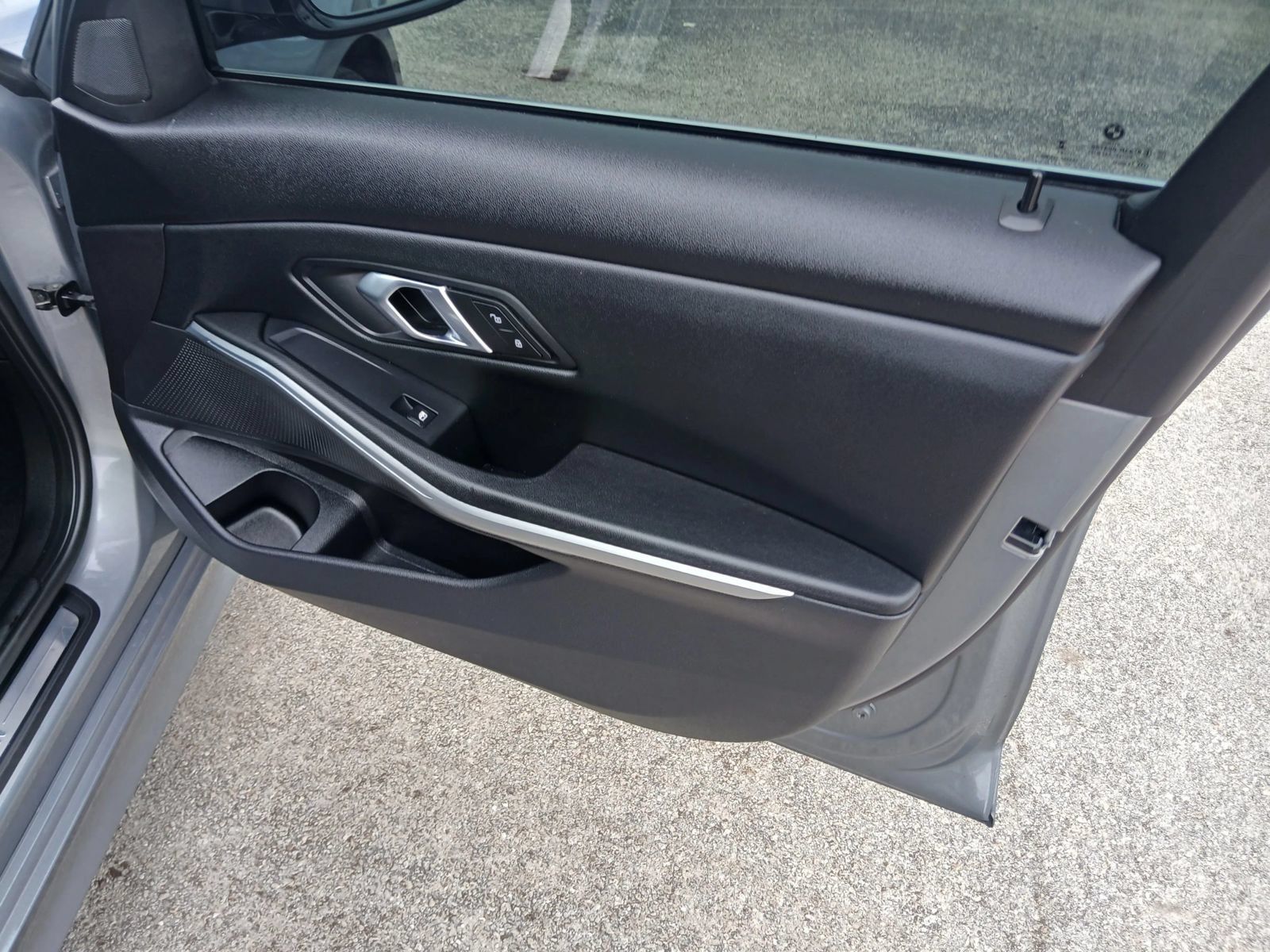 Used 2024 BMW 330i Sedan w/ Convenience Package RWD image 16