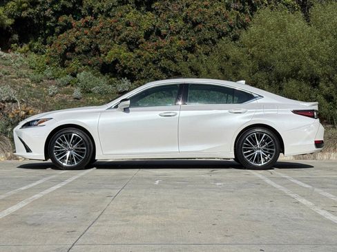 Certified 2025 Lexus ES 300h w/ Premium Package image 8