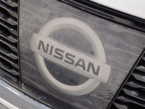 Used 2017 Nissan Rogue SV w/ Sun & Sound Touring Package image 12