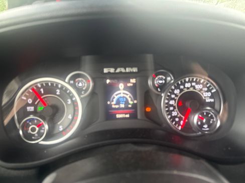 Used 2024 RAM 2500 Tradesman w/ Chrome Appearance Group AWD/4WD image 13
