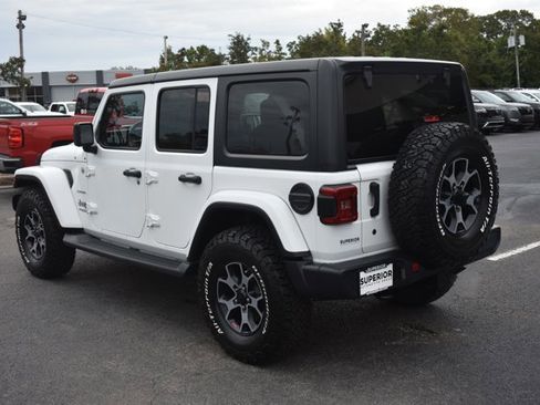 Used 2018 Jeep Wrangler Unlimited Sahara image 7