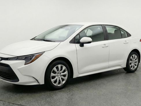 Used 2025 Toyota Corolla LE FWD image 3