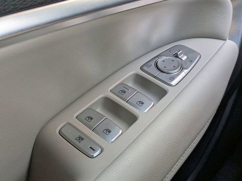 Used 2023 Genesis G70 2.0T image 25