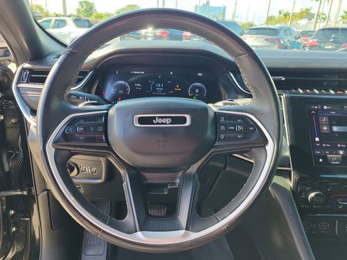 Used 2023 Jeep Grand Cherokee L Laredo image 28