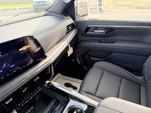 New 2026 Chevrolet Suburban Premier image 29