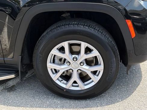 Used 2022 Jeep Grand Cherokee Limited AWD/4WD image 11