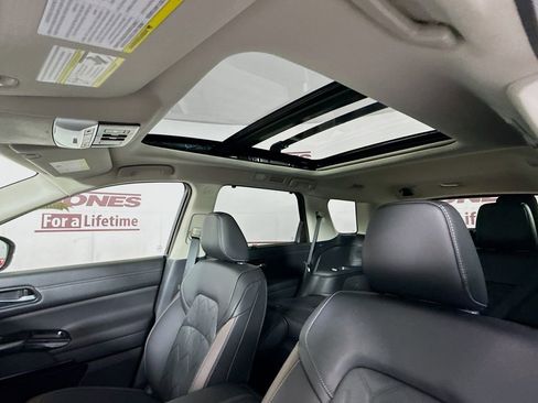 Certified 2026 Nissan Pathfinder Platinum w/ Lighting Package AWD/4WD image 11