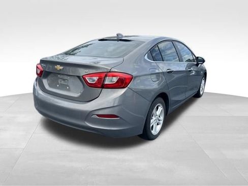 Used 2018 Chevrolet Cruze LT w/ Sun And Sound Package FWD image 7