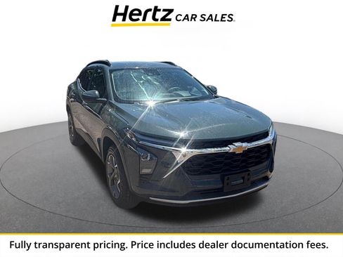 Used 2025 Chevrolet Trax LT FWD image 1