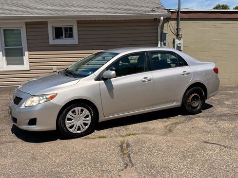 Used 2009 Toyota Corolla FWD image 2